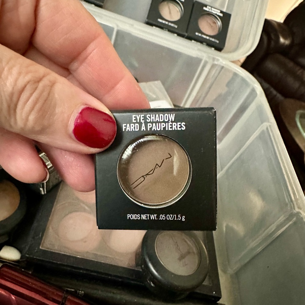 MAC Cosmetics Eyeshadow in Sandstone